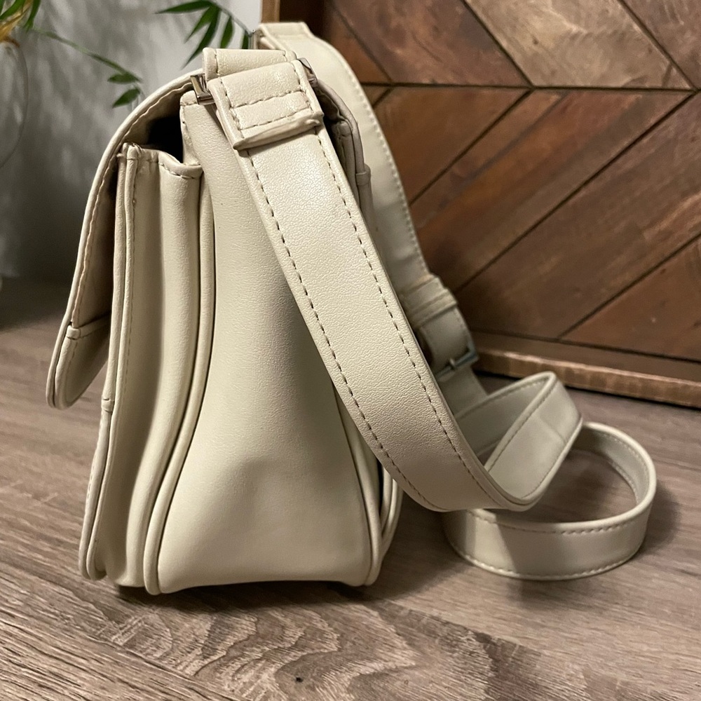 Aurielle Ivory Leather Multi-compartment Crossbody Purse - Picture 5 of 14